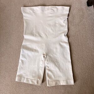 SHAPERMINT EMPETUA High Waisted Shorts Shaperwear